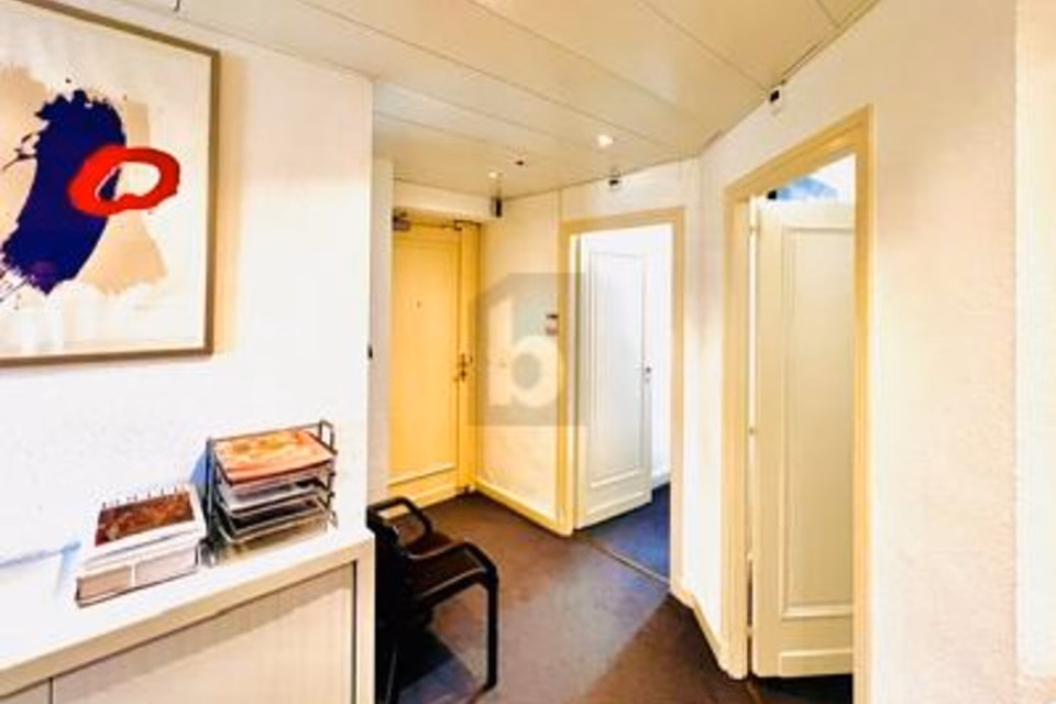 Ideally located on the Quai des Bergues, 1201 Genève, Geneva, CH