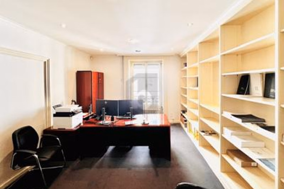 Ideally located on the Quai des Bergues, 1201 Genève, Geneva, CH