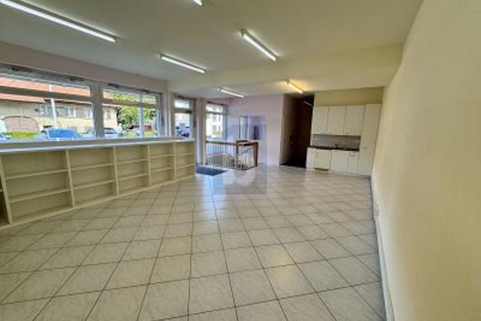 VISIBILE, CENTRALE, CON PARCHEGGI COMPRESI, 4322 Mumpf, Aargau, CH