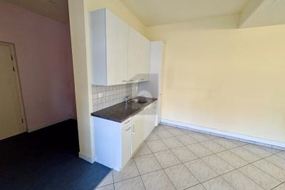VISIBILE, CENTRALE, CON PARCHEGGI COMPRESI, 4322 Mumpf, Aargau, CH