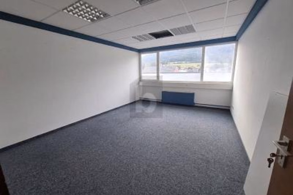 BRIGHT, SPACIOUS AND PRACTICAL, 2854 Bassecourt, Jura, CH