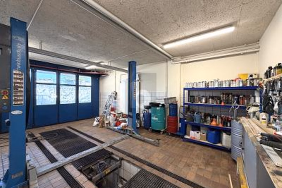 COMPLÈTEMENT ÉQUIPÉ À UN EMPLACEMENT DE CHOIX, 8117 Fällanden, Zurich, CH