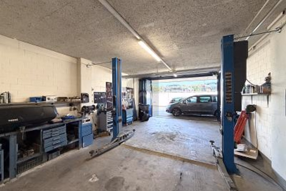 COMPLÈTEMENT ÉQUIPÉ À UN EMPLACEMENT DE CHOIX, 8117 Fällanden, Zurich, CH