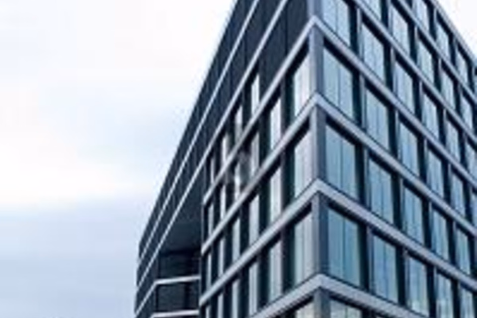 AMPIO SPAZIO LUMINOSO CON OTTIMI COLLEGAMENTI AI TRASPORTI, 4133 Pratteln, Basel-Landschaft, CH