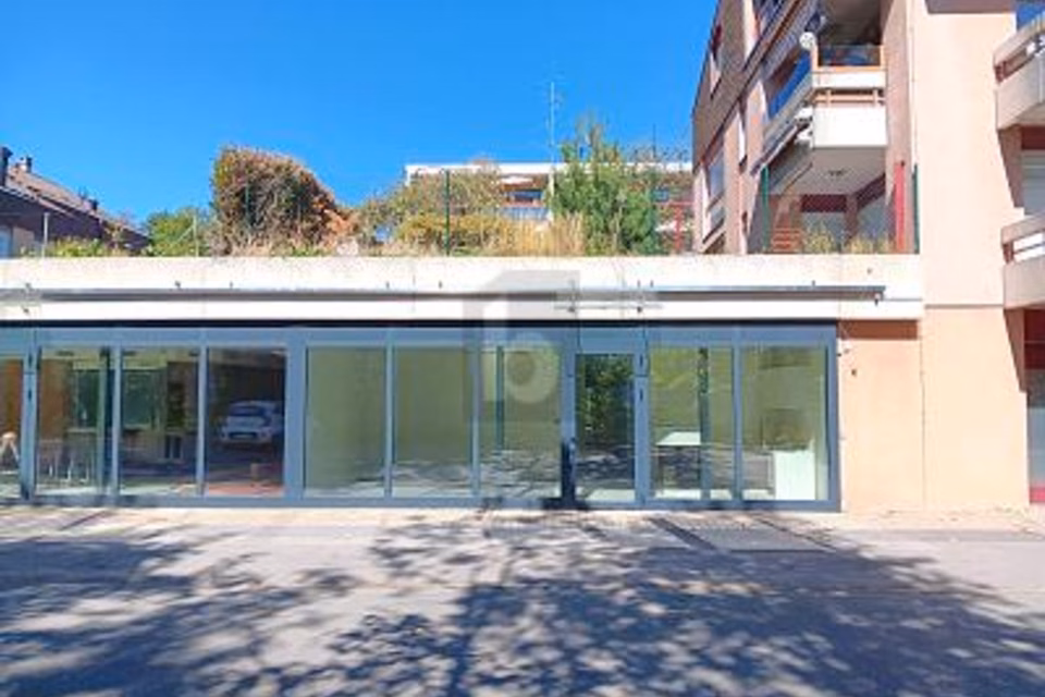 LOCAUX FONCTIONNELS, EMPLACEMENT STRATÉGIQUE, 1073 Savigny, Vaud, CH