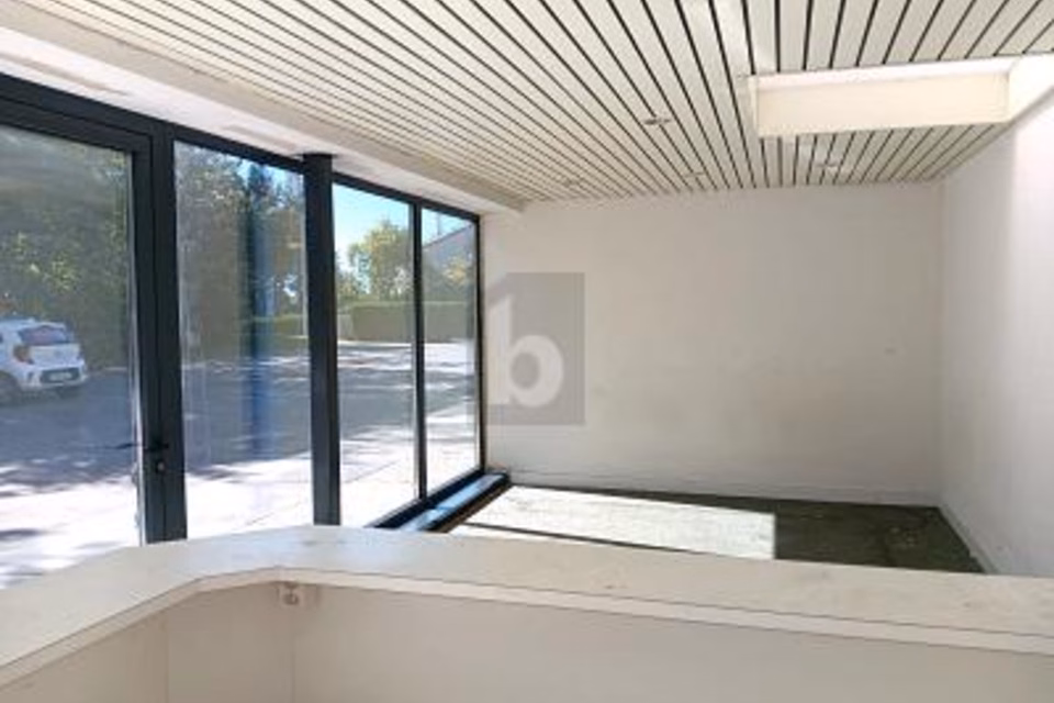 LOCAUX FONCTIONNELS, EMPLACEMENT STRATÉGIQUE, 1073 Savigny, Vaud, CH