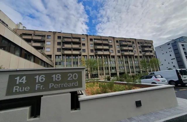 Superficie per ufficio grezza a due passi dal CEVA