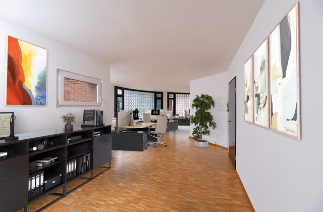 Bureau spacieux et lumineux disponible immédiatement