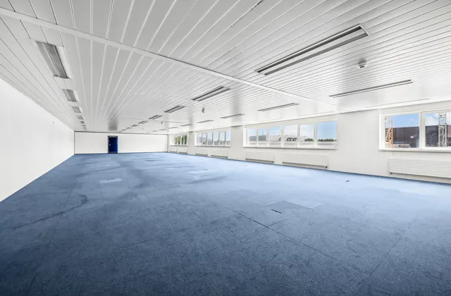 Ampi spazi per uffici in posizione centrale