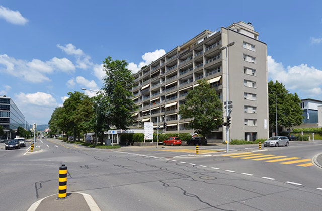 Place de parking extérieure à Zoug