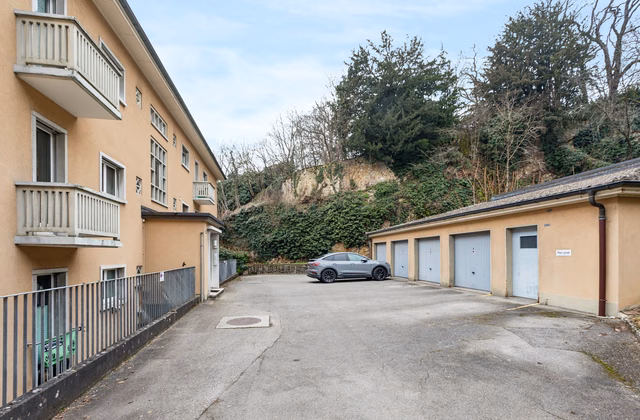 Garage box à louer - A côté de la gare