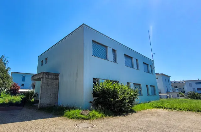 Espace de location polyvalent à Hinwil – Parfait pour PME et exposants