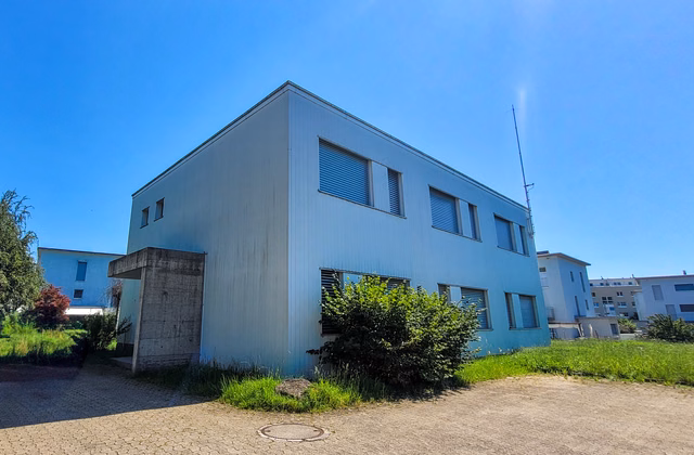 Espace de location polyvalent à Hinwil – Parfait pour PME et exposants