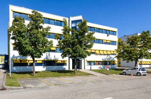 Pleasant office on the Avouillons site