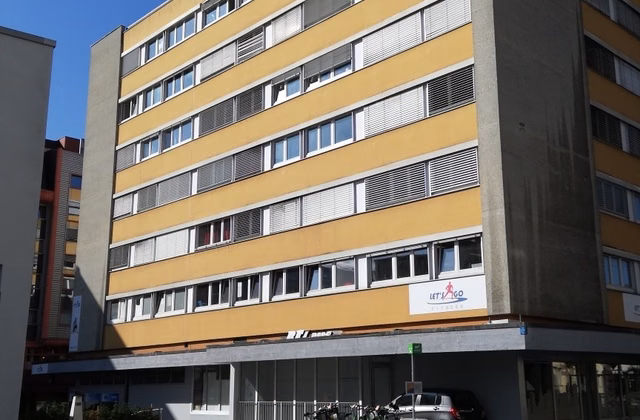 Gewerberaum 160 m² zu vermieten – Strategische Lage im Herzen von Le Locle