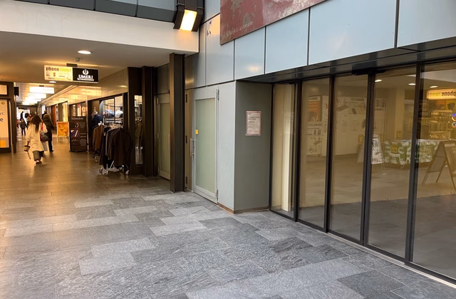 Surface commerciale attrayante dans un emplacement central de premier ordre
