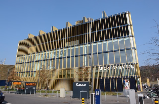 Interessante locale commerciale nell'edificio sportivo di Lucerna