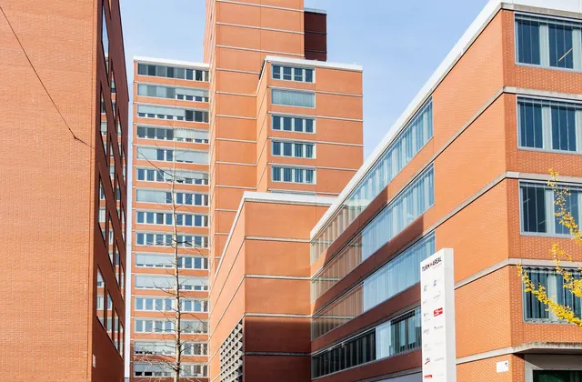 Espace de restauration du 22e au 24e étage - Prenez de la hauteur dans la Tour Rouge