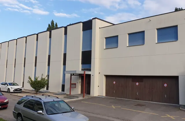 Ampi spazi per uffici in un edificio tranquillo e ben posizionato