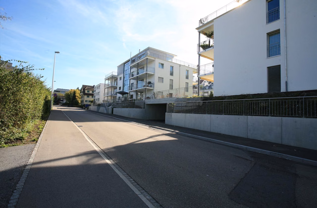 Places de parc en garage et extérieures à louer
