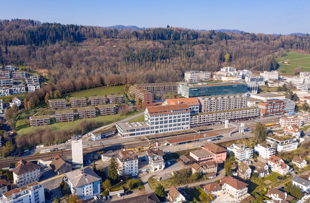 Attractives surfaces commerciales et de bureaux directement à la gare de Horgen Oberdorf