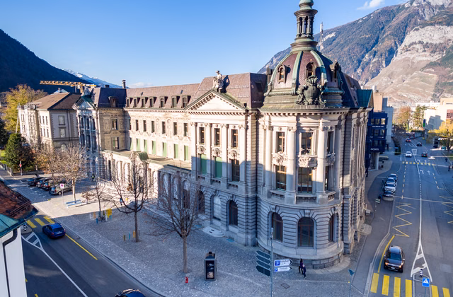 Emplacement unique dans le bâtiment postal historique