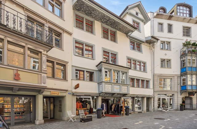 Surface commerciale et professionnelle attrayante en emplacement central - 430 m²