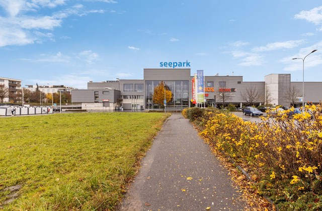 Local d'activité au 2e étage avec accès à la terrasse - Centre commercial Seepark