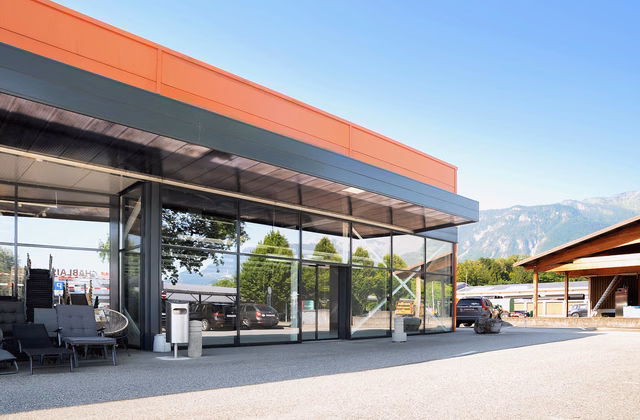 Ampia superficie nel cuore della zona commerciale di Aigle