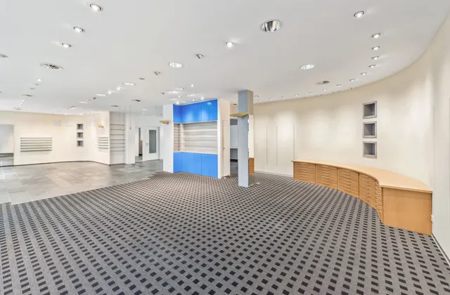 Vous cherchez une surface commerciale au rez-de-chaussée dans la Neustadt de Lucerne dès maintenant ? C'est parti !