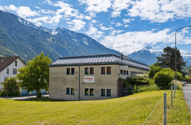 Espace, liberté et vue sur les Alpes – votre nouvelle surface à Glarus