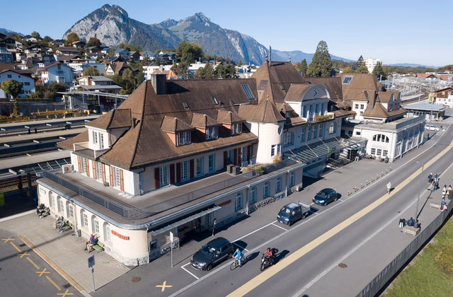 Local de stockage directement à la gare de Spiez