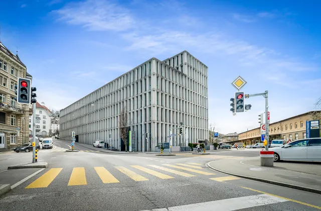 Place de parc à proximité de la gare, disponible de suite