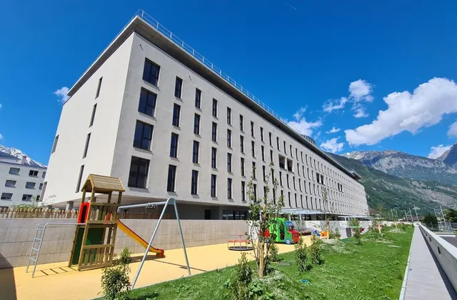 Place de parc moto intérieure à louer à Martigny