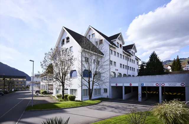 Espaces flexibles au rez-de-chaussée au centre de Schwyz – dès 30 m² jusqu'à 600 m²