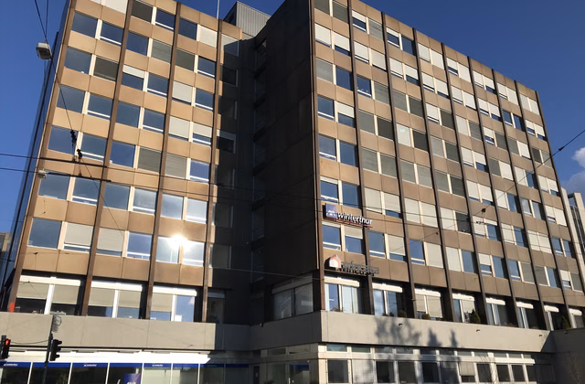 Ampio magazzino al 4° piano interrato vicino alla stazione