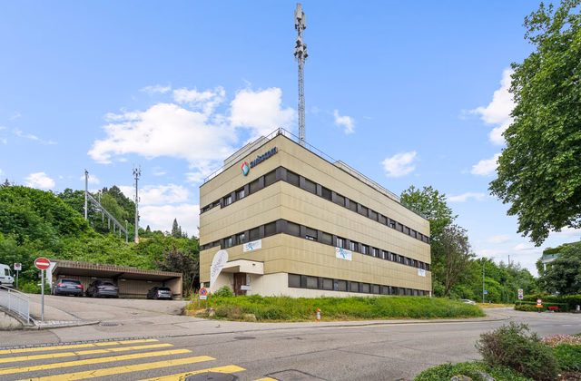 Surface commerciale / d'entrepôt polyvalente à un emplacement central à Uzwil