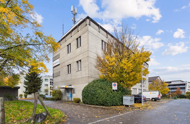 Beaucoup d'espace pour vos idées – 293 m² d'espace commercial baigné de lumière dans un emplacement privilégié