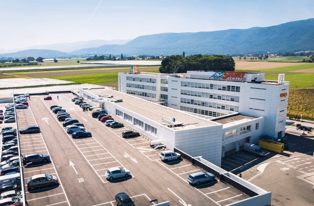 À LOUER – Bureaux modernes d’environ 200 m² au cœur d’un centre commercial
