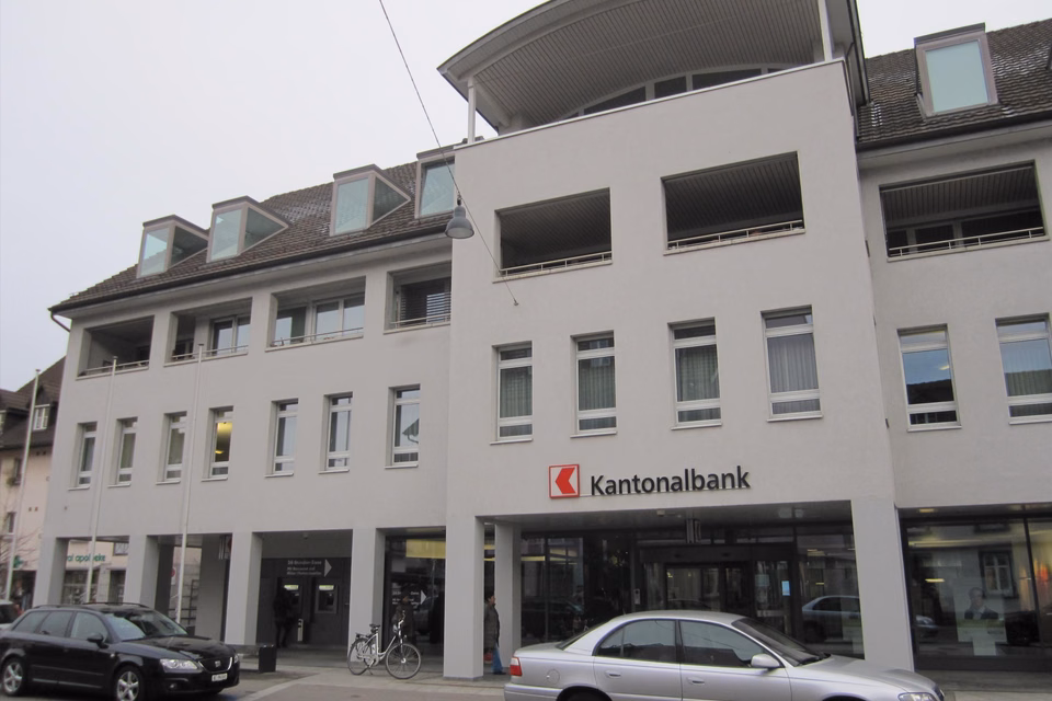 Ihr Auto parkiert sicher & trocken – Einstellplätze in Sissach!, AEP Hauptstr. 42-44, Sissach, 4450 Sissach, Basel Land, CH
