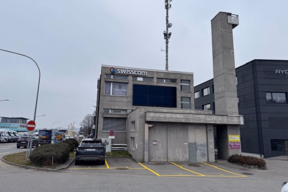 Spacious and affordable commercial space on the 1st floor - with conversion potential, Alte Bernstrasse, 3613 Steffisburg, Bern, CH