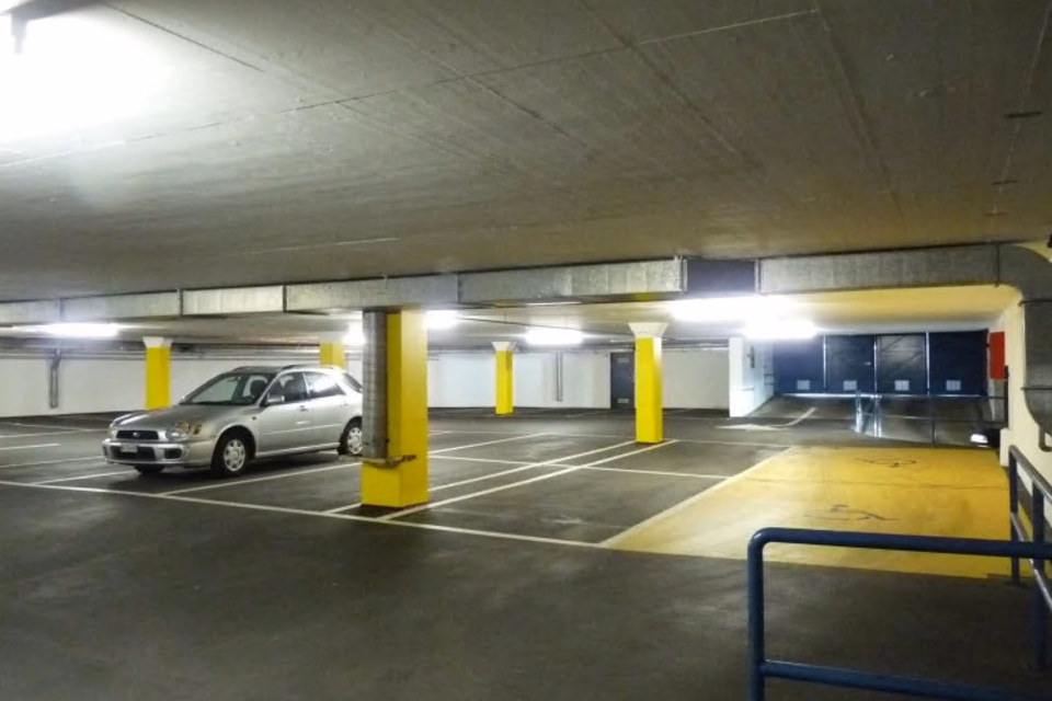 We have space for your car! - near the station and town centre, Bahnhofstr. 29/31, Tiefgarage, 4900 Langenthal, Bern, CH