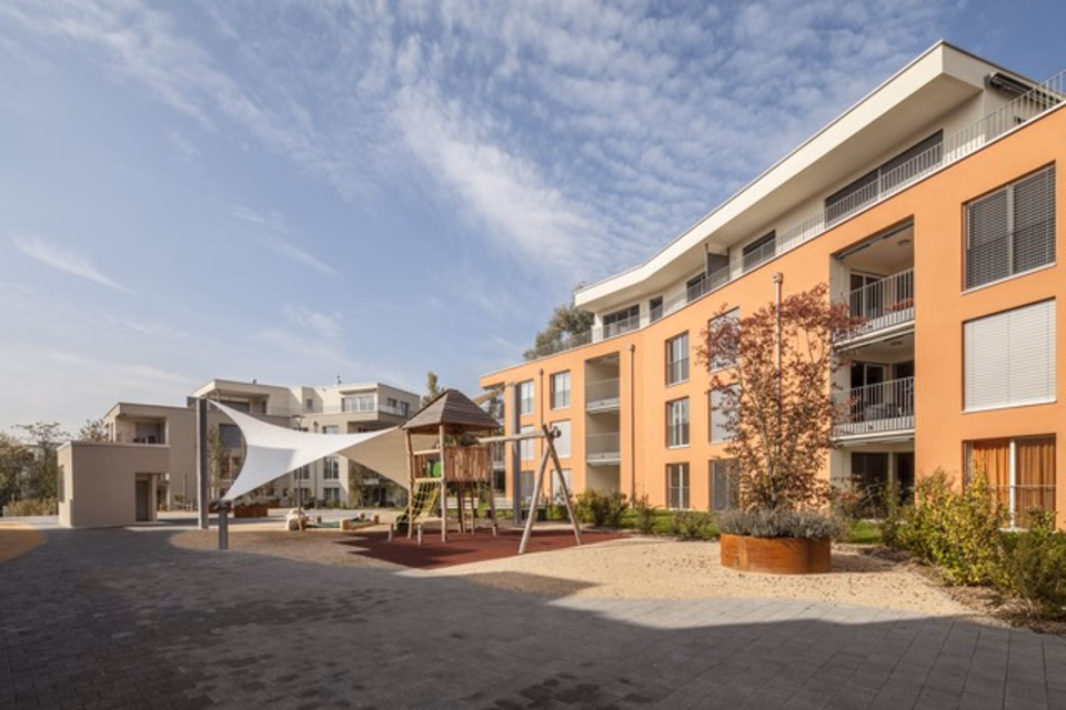 Vous cherchez une place de parc ?, Parkweg, 5443 Niederrohrdorf, Aargau, CH