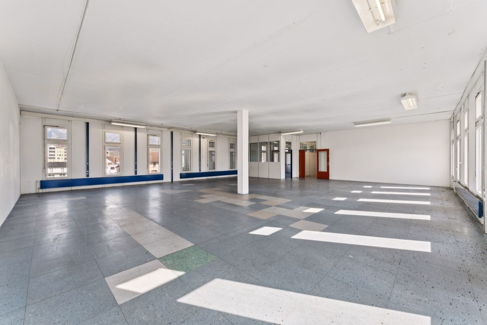 Beaucoup d'espace pour vos idées – 200 m² surface commerciale lumineuse à un emplacement de premier choix, Vilanstrasse, 7302 Landquart, Grisons, CH
