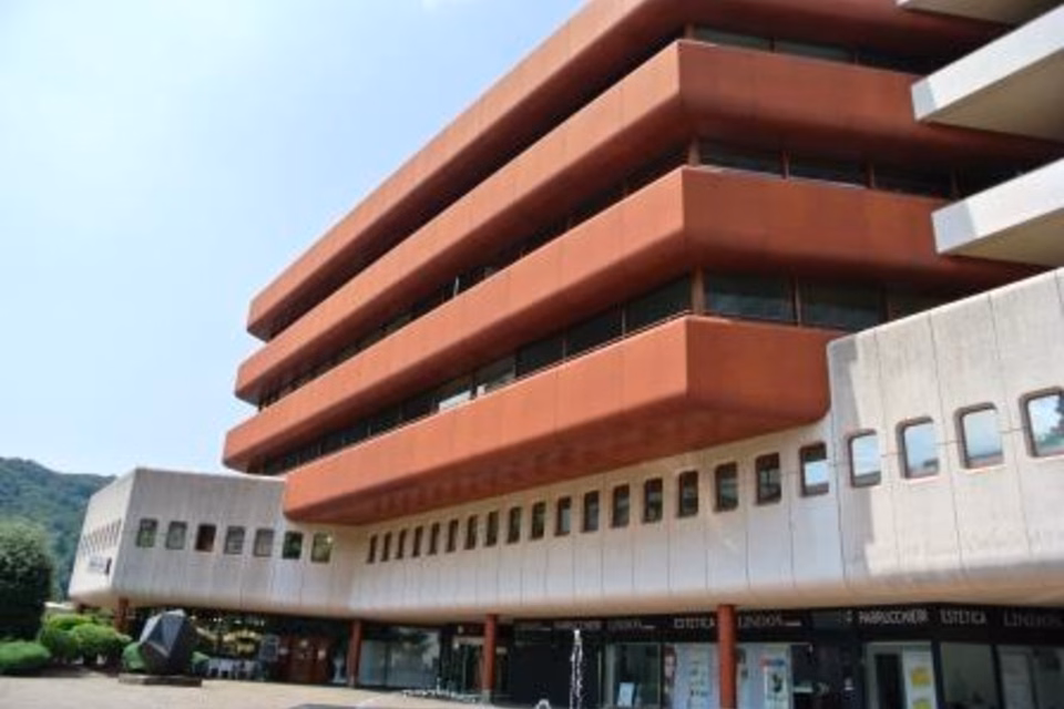 Dépôt au centre de Chiasso, piazza Col. C. Bernasconi, 6830 Chiasso, Ticino, CH