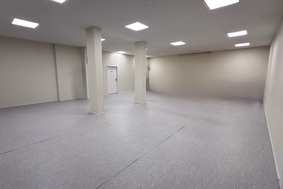 Locaux spacieux de bureaux/atelier et/ou commerciaux au Wasgenring, Wasgenring, 4055 Basel, Basel-City, CH