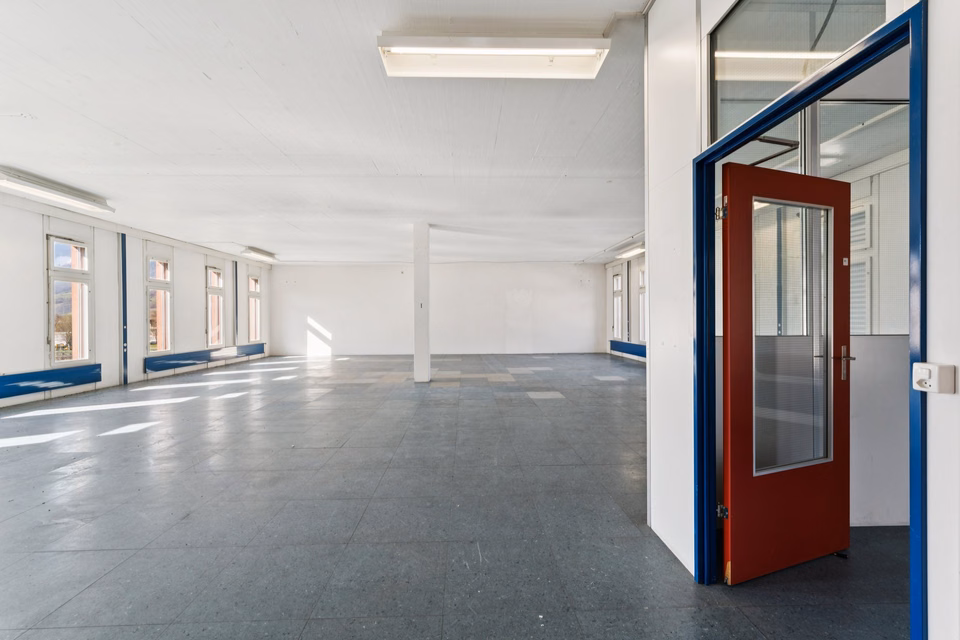 Beaucoup d'espace pour vos idées – 200 m² surface commerciale lumineuse à un emplacement de premier choix, Vilanstrasse, 7302 Landquart, Grisons, CH