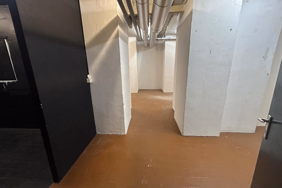 Magazzino in posizione attraente - Heuwaage, Binningerstr., 4051 Basel, Basel-City, CH