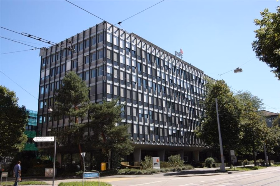Motorradplatz gesucht?, St. Jakobs - Str. EH, 4002 Basel, Basel-City, CH