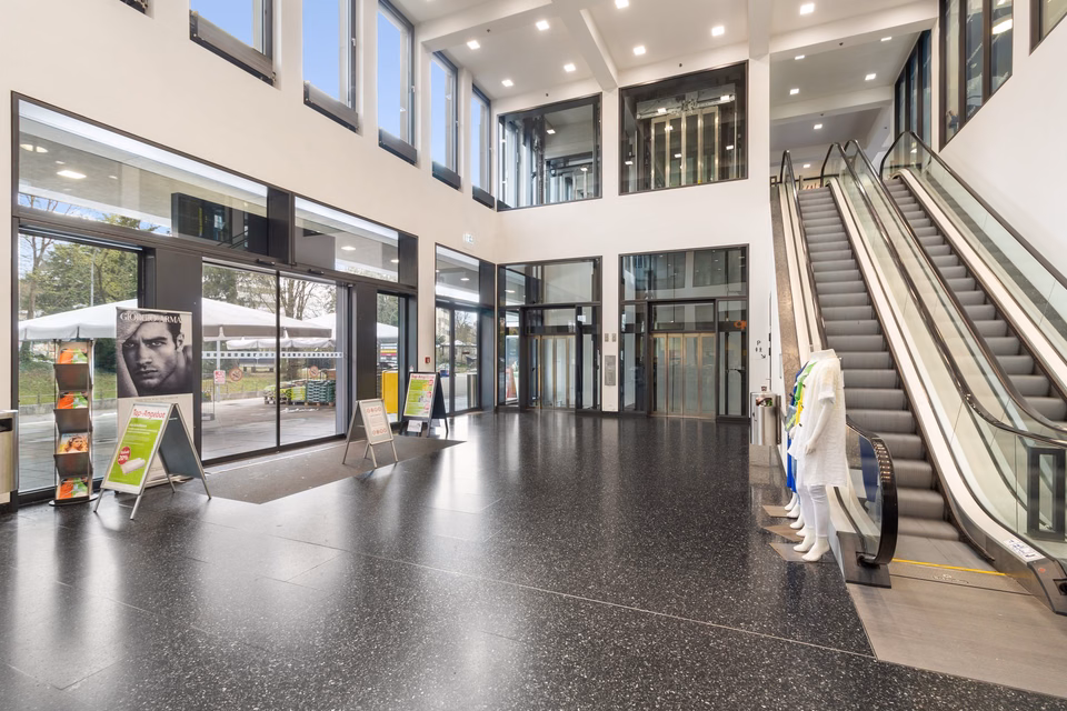 Retail/Practice Space in Prime Location at Zentrum Möwe, Wetzikon!, Kirchgasse, 8620 Wetzikon ZH, Zurich, CH